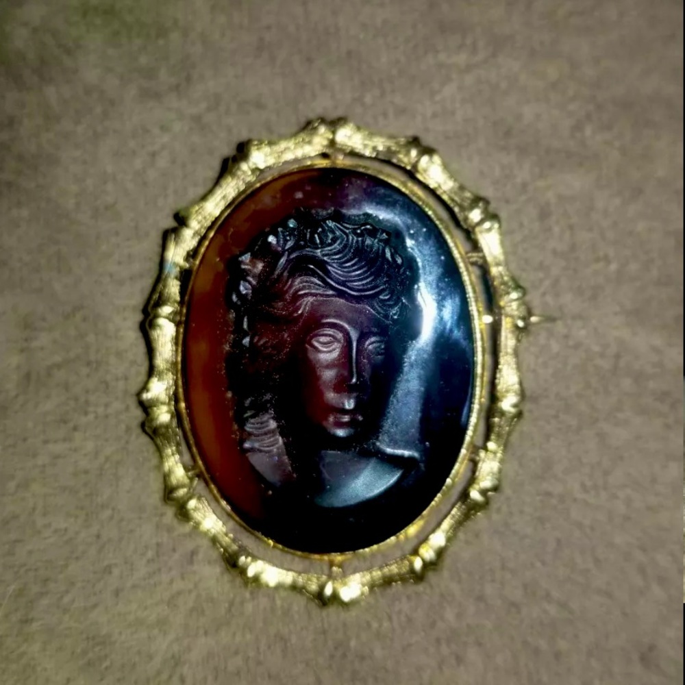 Vintage shelll cameo